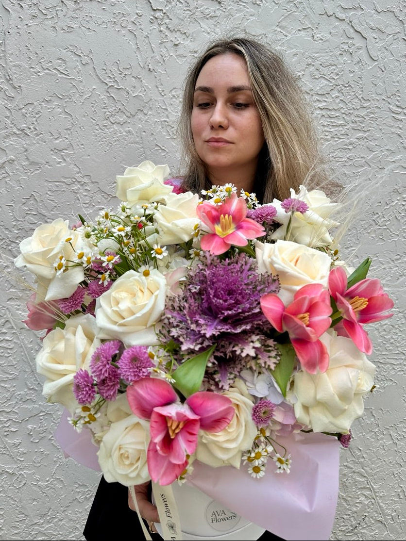 Flower arrangement "Nathalie Hatbox"